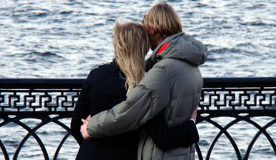 Celebrar San Valentín de la mejor manera: con salud auditiva