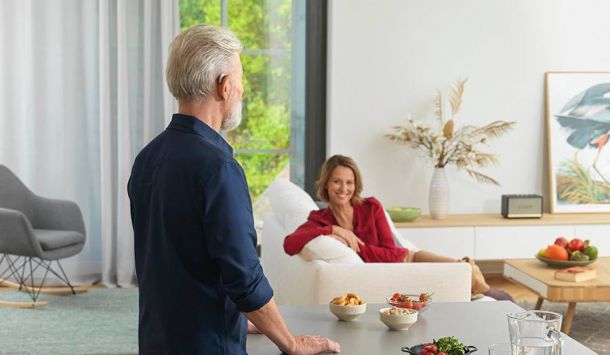 Matrimonio con audífonos